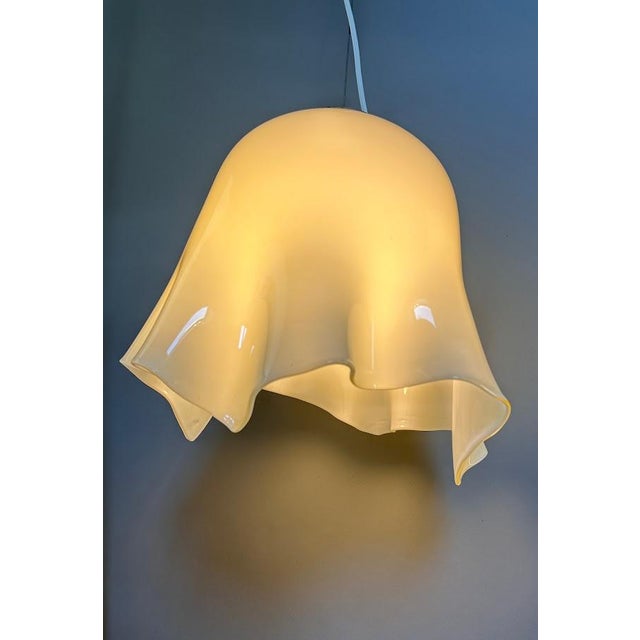 This exceptional pendant lamp from the 1980s is a fine example of Italian craftsmanship by the renowned Vetreria De Majo...