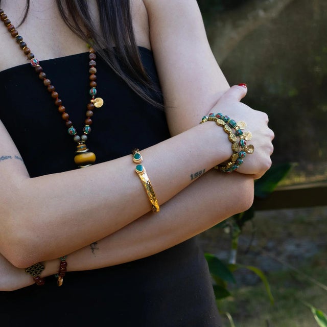 Early 21st Century Cleopatra Emerald Stone & Gold Cuff Chunky Bracelet For Sale - Image 5 of 7
