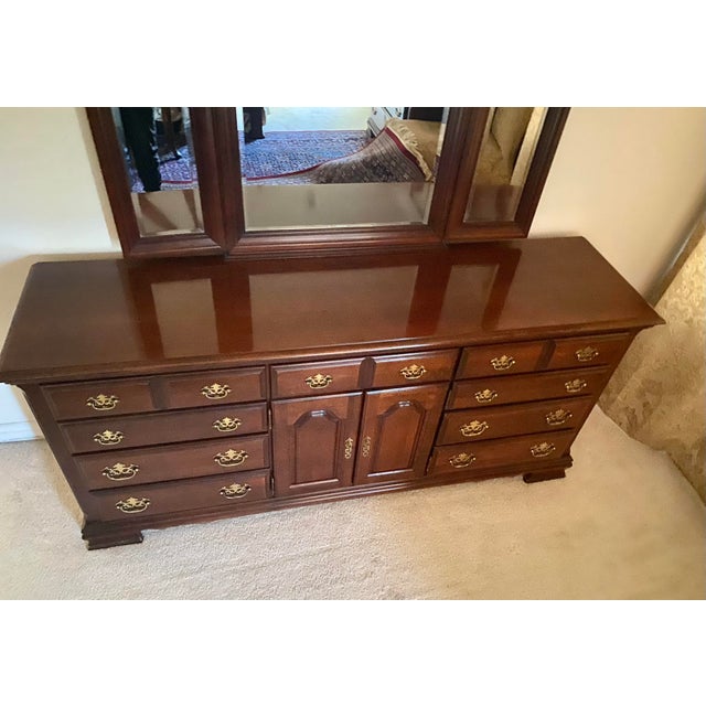 Late 20th Century Beautiful vintage Ethan Allen Georgian Style American Traditional triple dresser and matching triptych...