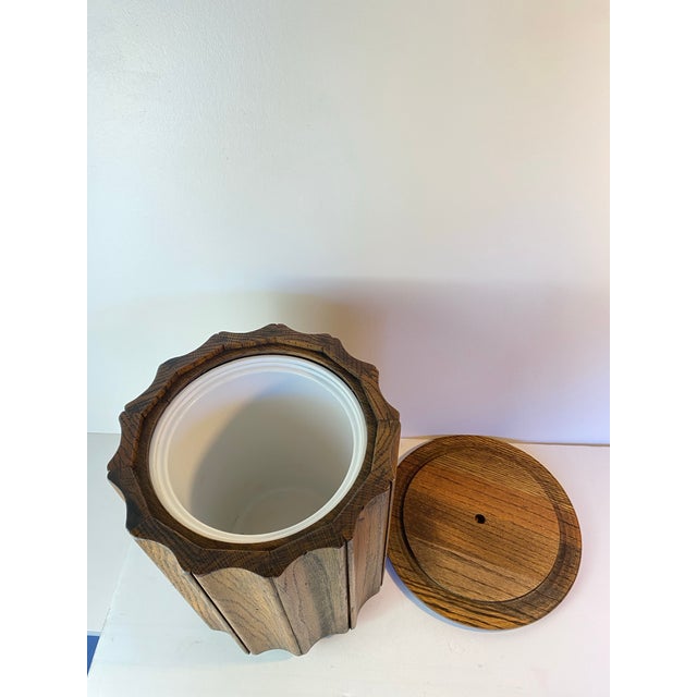 1970s Mid-Century Modern Oak Ice Bucket With Lid — Fluted Slat Barware For Sale In Seattle - Image 6 of 8