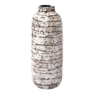 Mid-Century Modernist White and Earth Toned Horizontally Striated Ceramic Vase For Sale