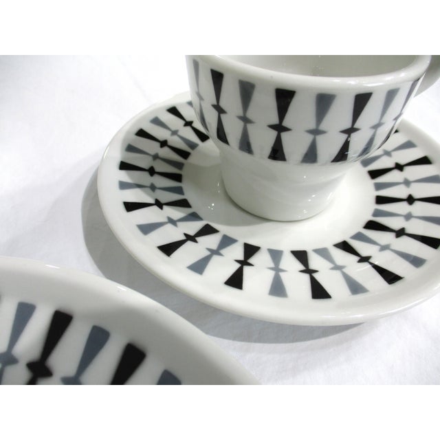 Mid 20th Century Paul McCobb Contempri 8 Place Setting Dinnerware Set 48 Pcs. For Sale In Cincinnati - Image 6 of 13