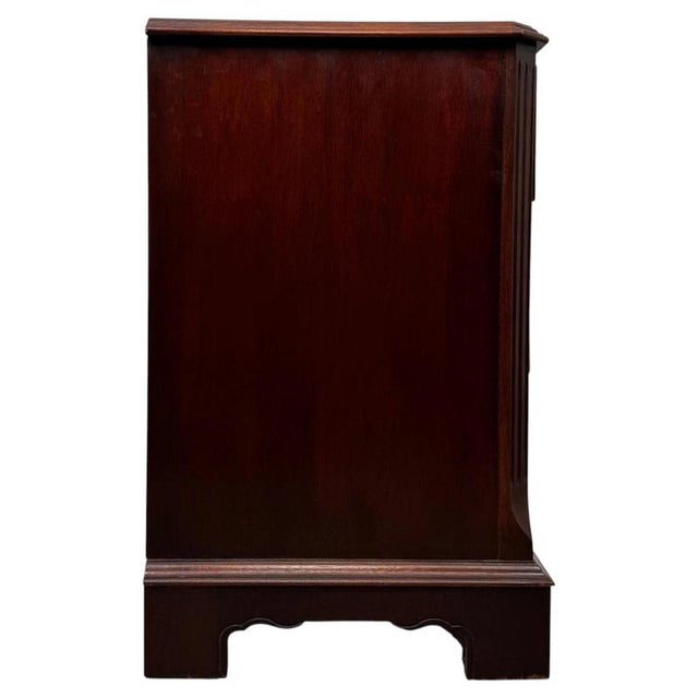 20th Century American Mahogany Chest of Drawers For Sale - Image 6 of 12