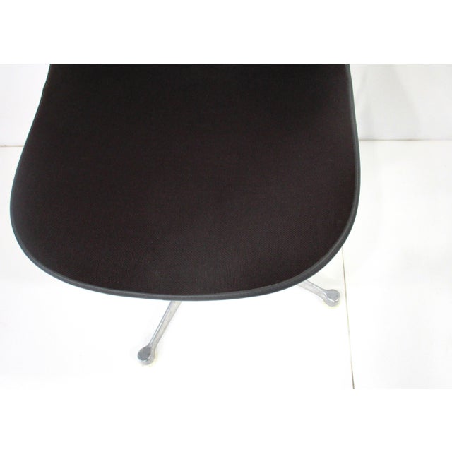 Brown 6 Eames Aluminum Group Swiveling Dining Chairs for Herman Miller For Sale - Image 8 of 12