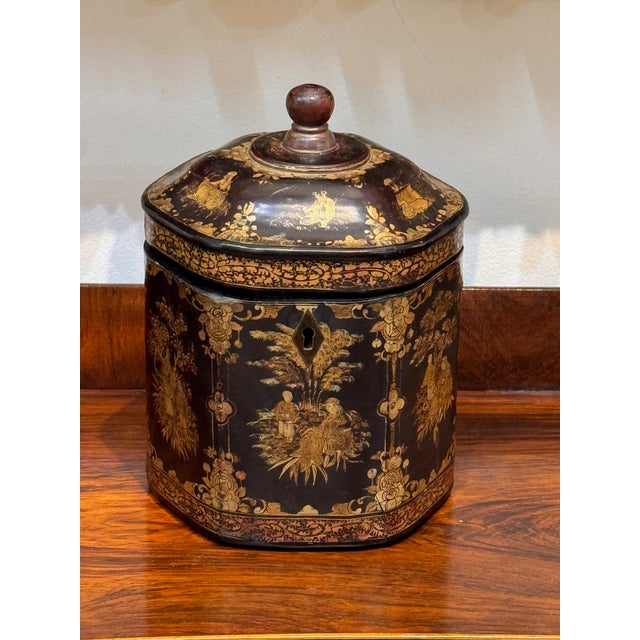 Early 19th Century Chinese Export Lacquer Tea Caddy in Cylindrical Form For Sale - Image 4 of 9