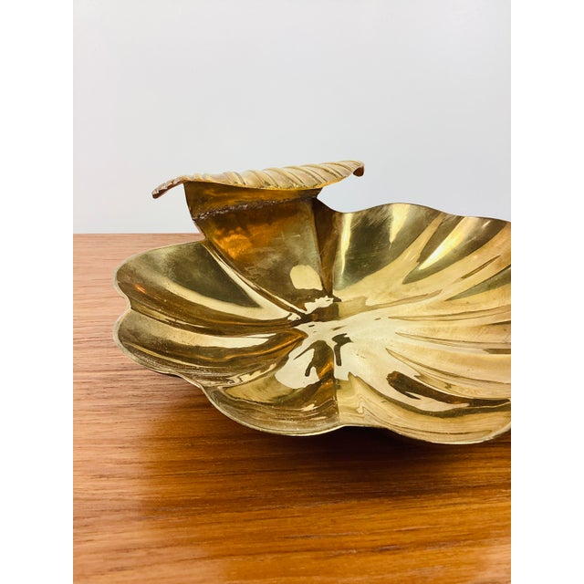 1970s Vintage Hollywood Regency Brass Clam Shell Serving Tray For Sale - Image 5 of 9