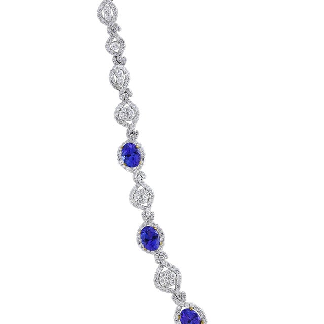 Contemporary 11 Carat Oval Tanzanite and 12 Carat Diamonds Necklace 18 Karat Gold Estate For Sale - Image 3 of 18