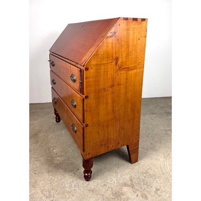 Early 19th Century Antique Cherry Wood and Pine Slant Top Secretary Desk For Sale In New York - Image 6 of 12