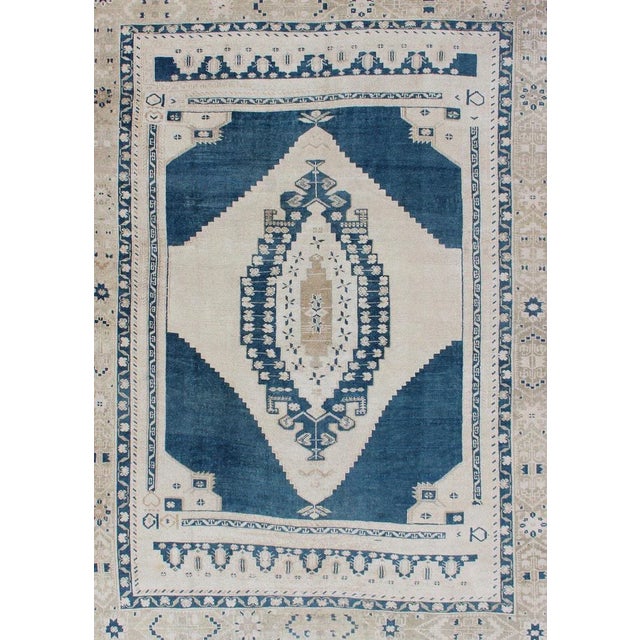Vintage Hand Knotted Turkish Oushak Rug With Central Medallion in Blue and Cream For Sale - Image 4 of 13