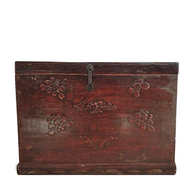 1900s Deep Brown Antique Trunk Accent Table For Sale In Greensboro - Image 6 of 6