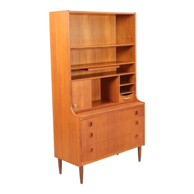 Chatol of veneered teak wood, front with three drawers, pull-out plate, recessed mirror, a sliding door and shelves. H....