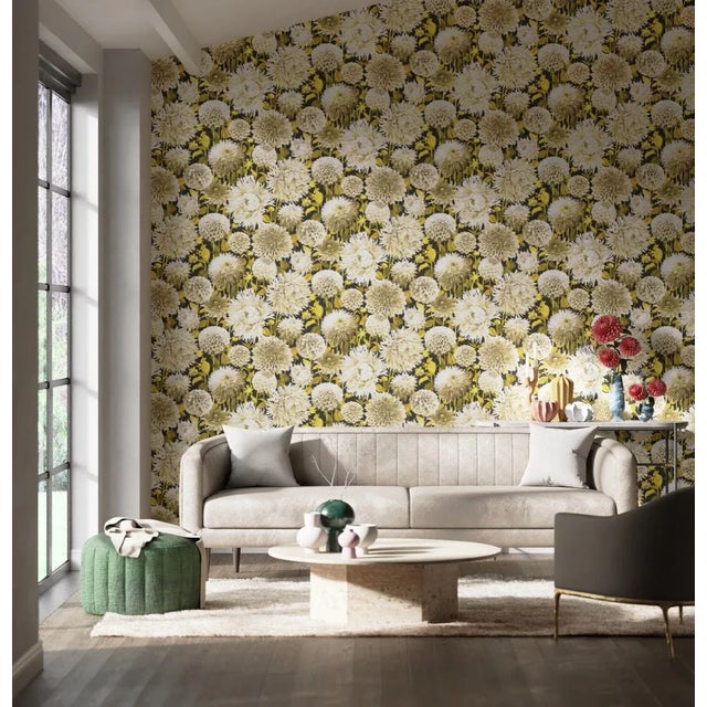 A stunningly detailed display this hand painted design is definitely best in show! Subtle variations of colour highlight...