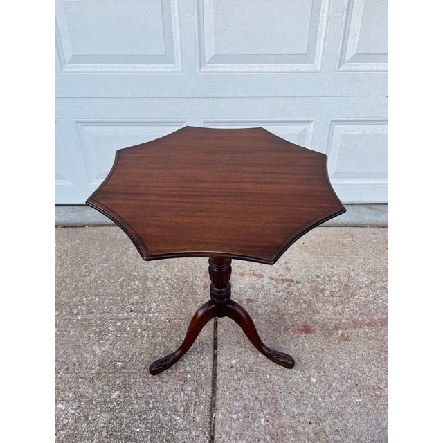 Scalloped Edge Inlaid Octagonal Mahogany Lamp Side Table For Sale - Image 6 of 12