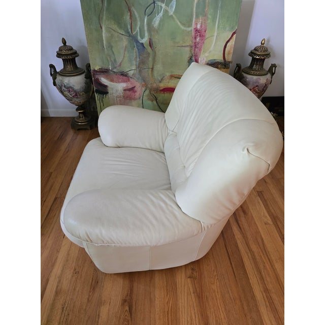 1990s Vintage Mid Century Modern Style Italian Leather Club Chair For Sale - Image 5 of 8