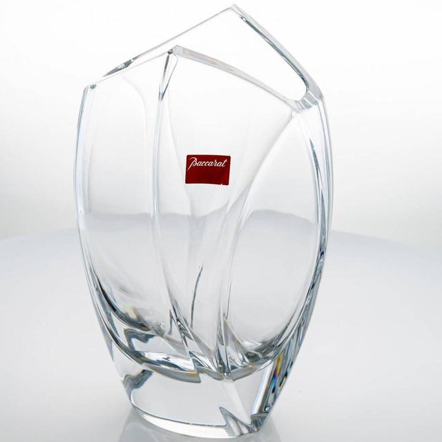Asymmetrical Edge Vases in Clear Crystal Glass from Baccarat, France, 1988, Set of 2 For Sale - Image 4 of 8