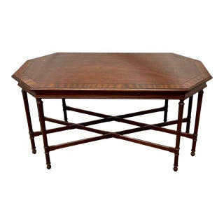 Vintage Traditional Chippendale Style Octagonal Banded Mahogany Cocktail / Coffee Table For Sale