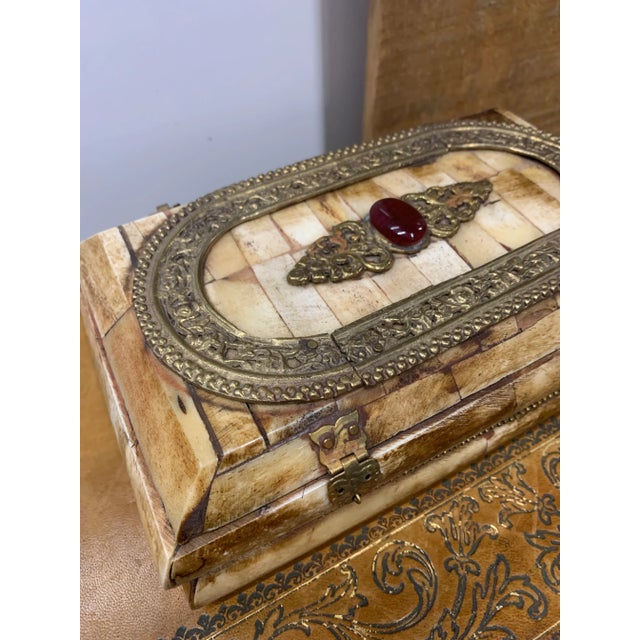 Boho Chic Mid 20th Century Vintage Large Bone Box With Hammered Brass Fittings & Center Medallion For Sale - Image 3 of 8