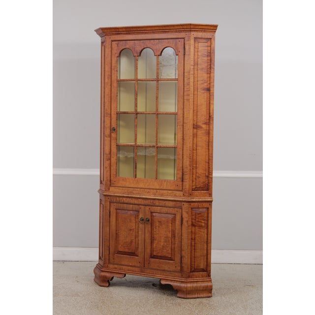 Chippendale David Smith Tiger Maple 2 Piece Country Corner China Cabinet For Sale - Image 3 of 18