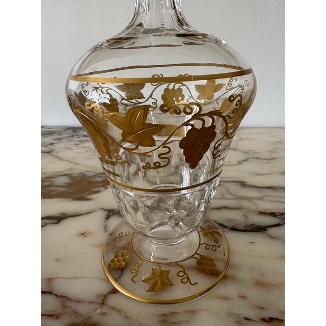 Gorgeous Belgian crystal with 24 karat gold embellishments in grape and leaf pattern. Faceted stopper in excellent...