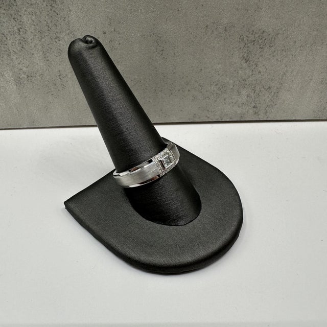 This elegant Diamond Wedding Band in 10kt white gold features 0.20ctw of natural HI I1 round and princess cut diamonds,...