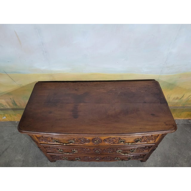 Louis XV Chest of Drawers in Walnut For Sale - Image 3 of 13