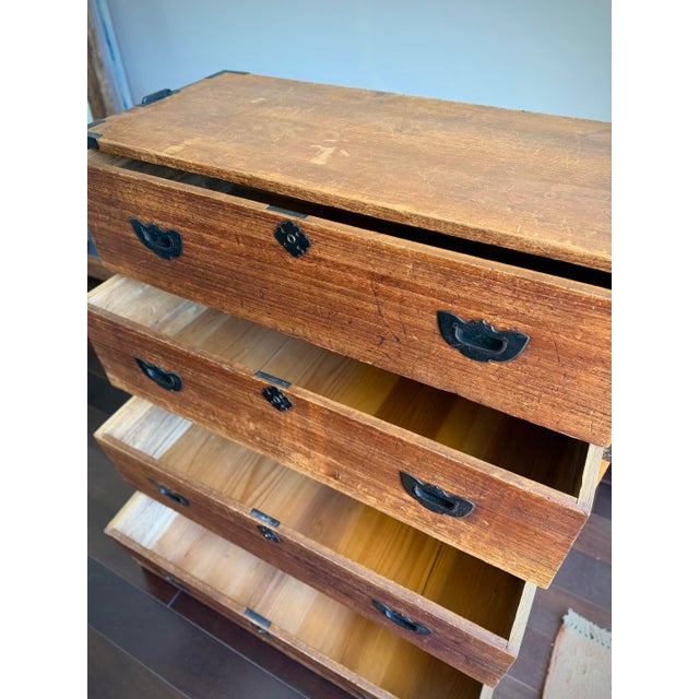 Late 19th Century Antique Japanese Tansu Chests, Pair – Meiji Style Kimono Storage With Iron Hardware For Sale - Image 5 of 12