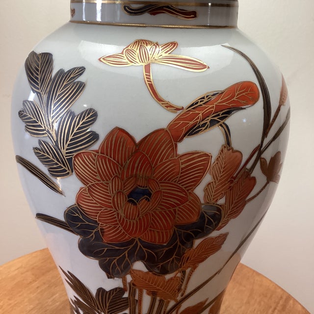 Vintage Frederick Cooper Ceramic Ginger Jar Table Lamp Hand-Pained Floral Motif, Pleated Fabric Shade on Wood Base For Sale In Chicago - Image 6 of 12