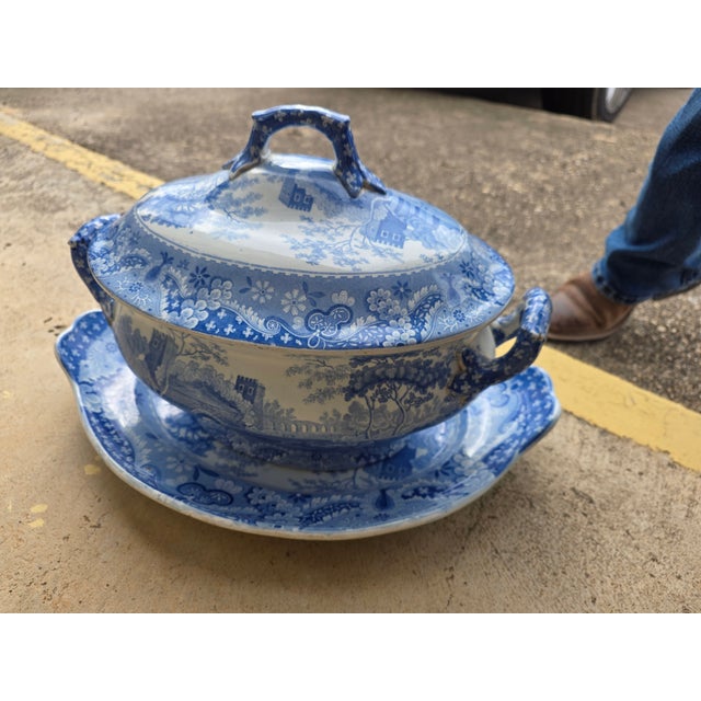 Beautiful early 19th century Spode blue and white Italian pattern transfer ware soup turkey and underplate. This features...