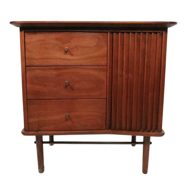 Mid-Century Modern Mid 20th Century Nightstand by the United Furniture Corporation For Sale - Image 3 of 14
