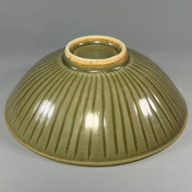 Longquan‑Style Celadon Ribbed Decorative Bowl For Sale - Image 4 of 5