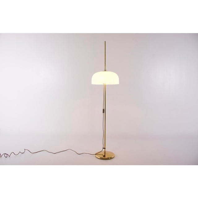 Mid-Century Modern Modular Floor Lamp in Brass and Acrylic, 1970s For Sale - Image 3 of 7