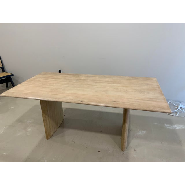 The color from the original site is cerused white. It’s alight oak. Table doesn’t have wear and tear it was barely used.