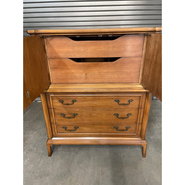 Thomasville Antique Tall Chest Dresser from 1963.Cabinet drawers has marble face.Very goos conditions, all original color...