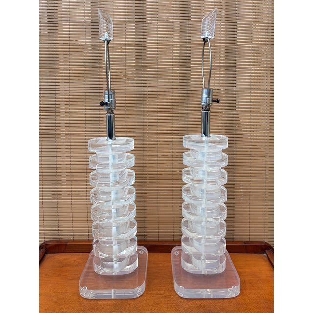 Mid-Century Modern A Pair of Vintage Mid Century Modern Stacked Lucite Blocks Table Lamps in the Karl Springer Style. Circa 1970s For Sale - Image 3 of 17