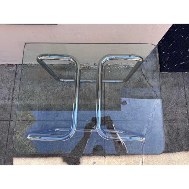 Milo Baughman 1970s Vintage Mid-Century Modern Chrome Tubular Glass Top Side Table For Sale - Image 4 of 9