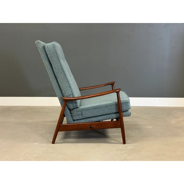Mid-Century Modern Walnut Blue Recliner Lounge Chair Attributed to Milo Baughman For Sale - Image 3 of 8