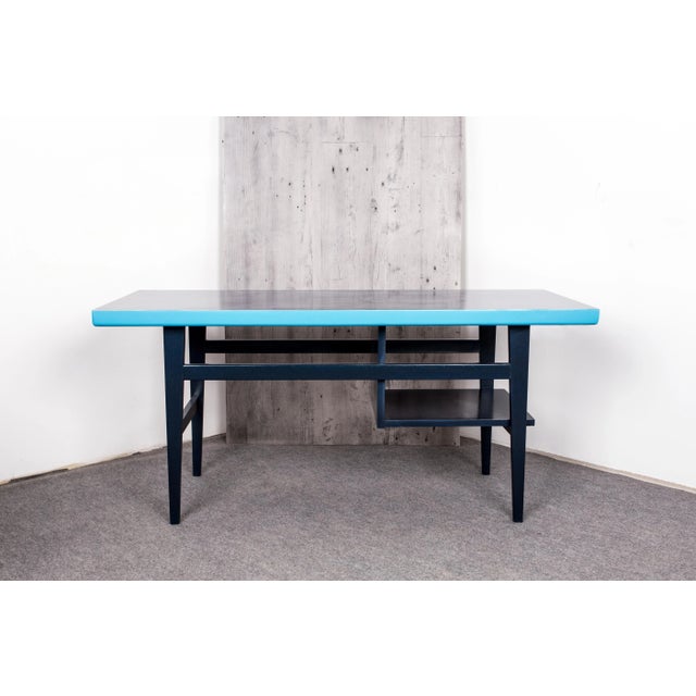 - Mid-Century Modern coffee table - Beautiful restored condition - Painted dark blue and light blue