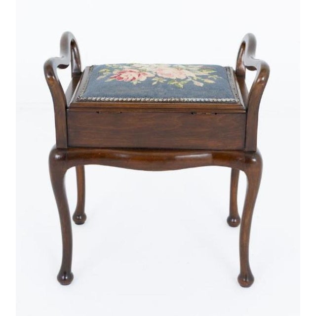 An elegant Edwardian mahogany piano stool of attractive design and fine craftsmanship. The stool is raised on graceful...