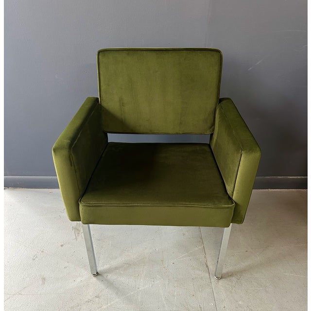 1970s Mid Century Armchair Upholstered in Green Velvet in the Style of Knoll For Sale In Philadelphia - Image 6 of 8