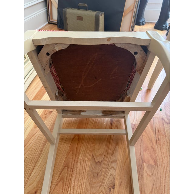 Elevate your dining space with this charming set of five 1970s Queen Anne style dining chairs. Masterfully capturing the...