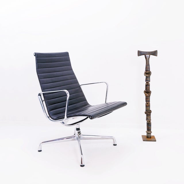 Sculpture - Decoration - Vintage Measures : Base : 13,5x13,5cm - 20x13,5cm - H: 90cm Brutalist "pleated" iron sculpture In...