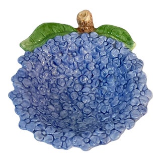 1990s Vintage Hollywood Regency Majolica Hydrangea Catchall Dish. For Sale