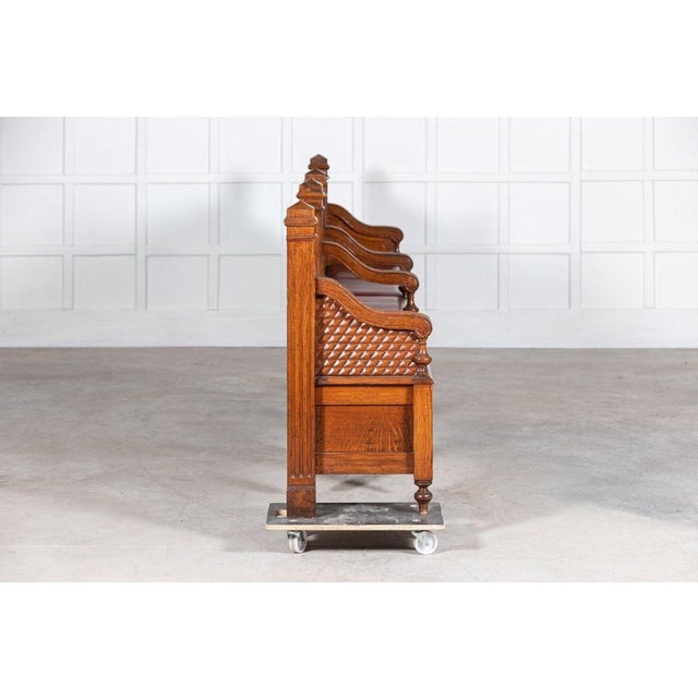 Antique French Waiting Bench in Oak, 1880 For Sale - Image 6 of 18