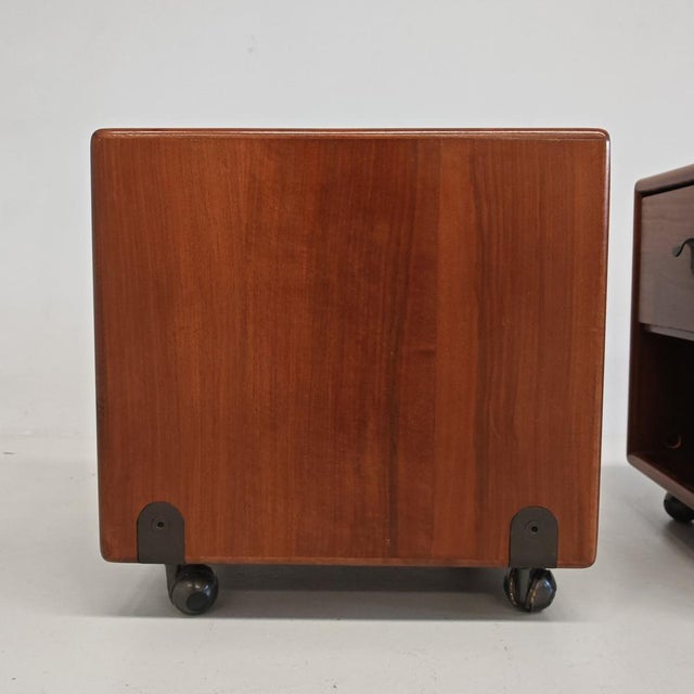 Vintage Walnut Bedside Tables with Casters by Fabio Lenci for Bernini, 1970s, Set of 2 For Sale - Image 12 of 18