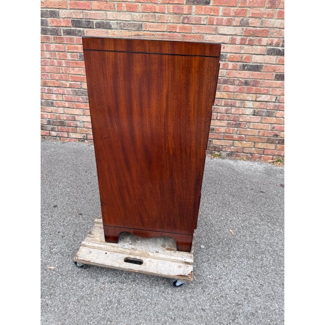 Early 19th Century English Regency Chest of Drawers For Sale - Image 5 of 11