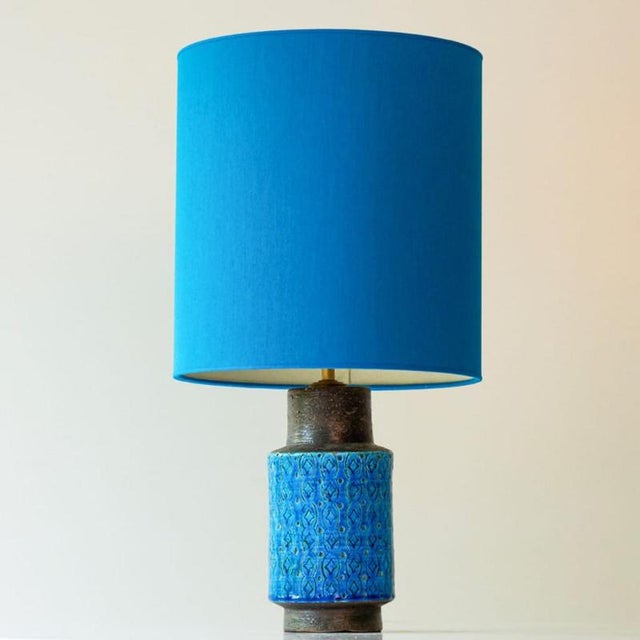Aqua and Brown Ceramic Table Lamp with Blue Silk Lampshade attributed to R. Houben for Bitossi, 1970 For Sale - Image 6 of 9