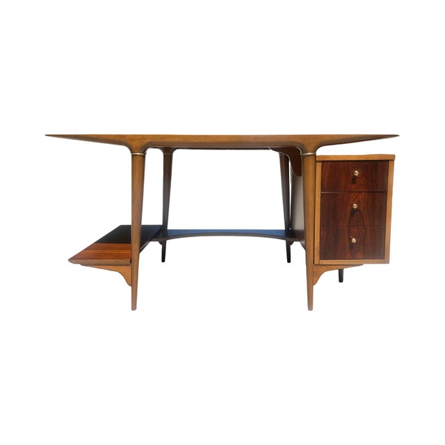 We have for your consideration very rare and sought after rarely seen desk manufactured by lane and is known as there...