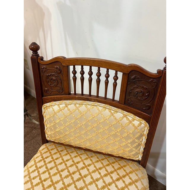 Stunning Victorian Eastlake spindle back chair and settee set In very good condition, no flaws or brakes in spindles The...