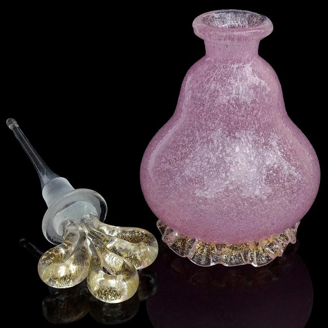 Mid 20th Century Vintage Seguso Vetri d'Arte Murano Pulegoso Pink Ornate Gold Flecks Stopper Italian Art Glass Perfume Bottle For Sale - Image 5 of 10