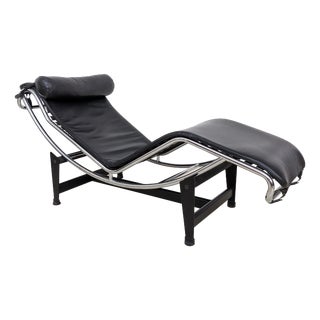Leather LC4 Chaise Longue by Le Corbusier for Alivar, 1980s For Sale